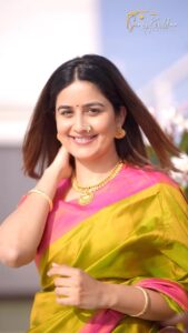 Vaidehi Parashurami Instagram - Jewels by @kankshinistudio 

Hair by @nilampatel12 
Makeup by @vinayak_makeup 
Personal assistant @misaw_holic 

🎥 @surajkumbharphotography 

#loveforsaree #lovefortraditional 
#loveforjewellery #loveforcelebration