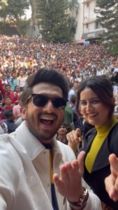 Vaidehi Parashurami Instagram - मराठी तरूणांबरोबर केलाय live reel… 
जग्गु आणि Juliet बद्दल audience चा excited आहे Feel ! 
Release ला १ दिवस बाकी ! #jagguaanijuliet #10feb #young #romance