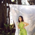 Vaidehi Parashurami Instagram - अर्ज़ किया है… माझ्या फोटो च्या मागे आता वापरायला लागलोय आम्ही plastic, कारण जग्गु आणि Juliet चं प्रोमोशन करताना झालोय आम्ही ecstatic! #iamapoet Trailer बघितला का? Link in bio Outfit by @houseofara_official Jewels by @shayagrams Styled by @sayali_vidya Assisted by @stylebypriyankaa Hair by @nilampatel12 Make-up by @vinayak_makeup Captured by @shruu_t Managed by @prernaasuryawanshi Assisted by @poojatayde Personal assistant @mr.asalm_khan_46