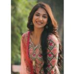 Vidhi Pandya Instagram - My love for you all blossoms everyday 🌸🧿. Please keep watching Mose chhal kiye jaaye mon-fri 9pm on @sonytvofficial . #Saumya #beuniquelyyou #love