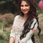 Vidhi Pandya Instagram - Only 2days to gooooo 🥺❤️ So nervous and excited.. Please do watch our show mose chhal kiye jaaye 7th feb , 9pm only on @sonytvofficial .. ⭐️🧿 #saumya #beuniquelyyou #love