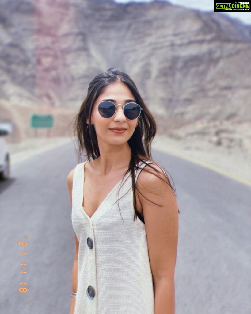 Vidhi Pandya Instagram - You've got every right To a beautiful life.🌞🌈 #beuniquelyyou #love Ladakh, India