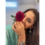Vidhi Pandya Instagram - One month of #MoseChhalkiyejaaye . Keep the love coming & keep watching on Mon-Fri 9pm only on @sonytvofficial .🤍🙏🏻 #SaumyaVerma #beuniquelyyou #love
