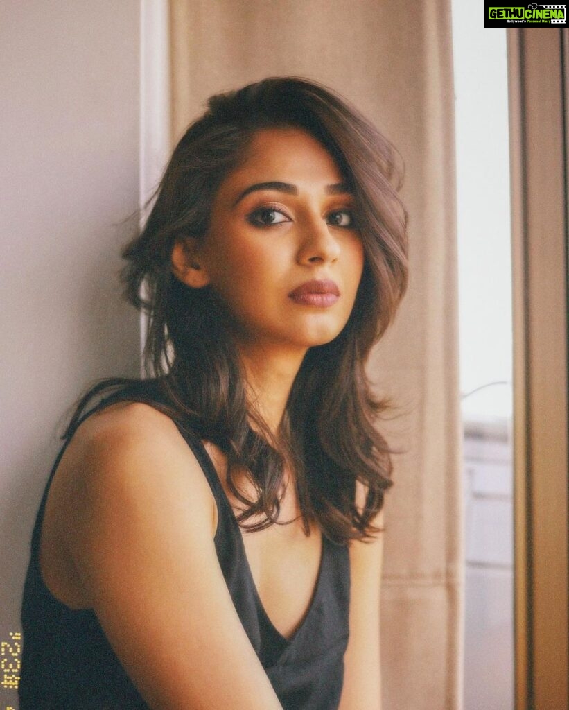 Vidhi Pandya Instagram - Somewhere only I know. 👁️‍🗨️ HMUA - by my magician @makeupbynidhhikaushal 📸 - @smileplease_25 #beuniquelyyou #love #instagood #instagram #instalike