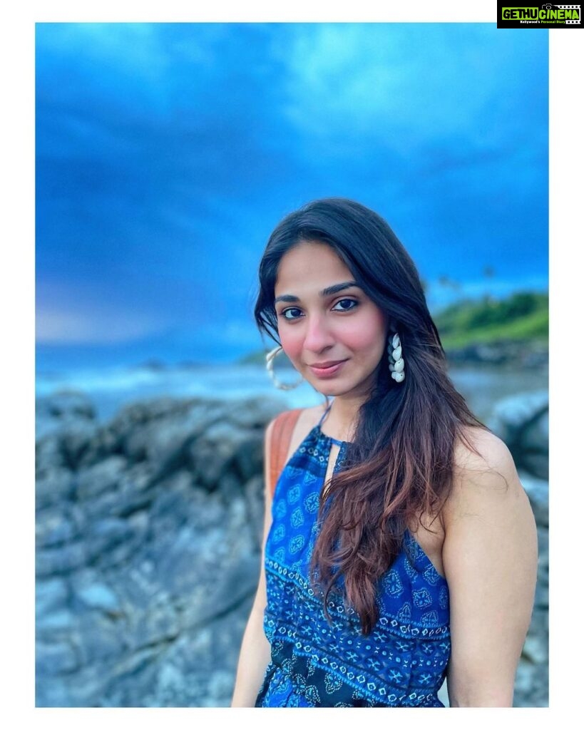 Vidhi Pandya Instagram - Let the sea set you free.🤍🐟🧿🌊 #throwback #beuniquelyyou #love #instagood #instagram #instalike