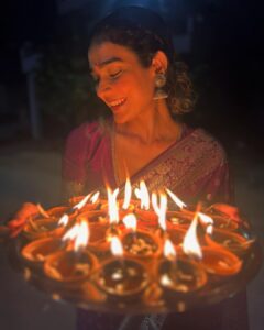 Aakanksha Singh Instagram - Mere tumhare sabke liye happy 🪔 Diwali 🤍

Wearing @neerusindia 
@nehaadhvikmahajan 🤍

#diwali2022 #deepawali2022 #aakankshasingh #deepawali #diwali