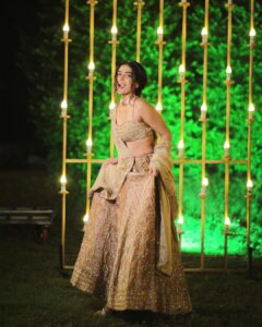 Aakanksha Singh Instagram - Bet I made you look 😉

👗@ease_kv
💎 @rajmankaofficial
💫 @pratikshachandak
📸 @rahulmansingh @jaipurweddingphotographers 

#aakankshasingh #loveforindianwear
