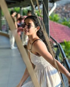 Aakanksha Singh Instagram - Me in my element 🤓

📸 @kapilarya 🤍