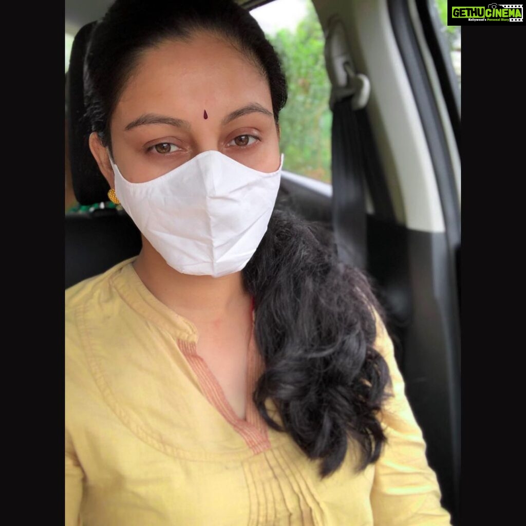 Abhinaya Instagram - Ah, wearing a mask is a pain, but at this time during pandemic it is mandatory to keep ourselves safe. But I feel suffocating wearing mask all the time, there is no freedom also, and most importantly I feel wearing a mask makes us fat, which is a serious problem. And from my point of view, during shoots, it is very difficult for me to understand what the person opposite to me is speaking. But what to do... The world is Healing and I sincerely pray and hope that this difficult situation is ends soon. 🤞🤞🤞