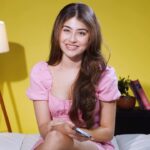 Aditi Bhatia Instagram - I believe in searching for my spotlight in those little moments where I create the joy for myself. Those spotlight moments are the ones which make me shine! How do you enjoy your little moments? Have your magical experiences with a 120Hz 3D Curved Display, and Night Portrait with Aura Light feature in the all-new vivo V27! Buy the #TheSpotlightPhone now, head to vivo India Page #DelightEveryMoment #vivoV27