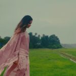 Aditi Ravi Instagram - What feels like the end is often the “beginning “ 😊 #heloodecember ✨ #lastmonth #2022 #reelitfeelit #insta #serenity