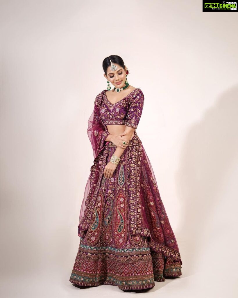Aishwarya Dutta Instagram - ❣️❣️❣️❣️ Styled by @indu_ig Jewelry @fineshinejewels Styling team @_.nevedhitha._ Outfit @knotweddinghouse Shot by @en.nizharpadam Makeup @minalnathmakeovers Hairdo @sri_makeover_artistry