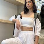 Aishwarya Sakhuja Instagram - You caught me staring at you? But I caught you staring back 😉 . . 👕: @chkokko 📍: @byou.in . . #wednesday #weekdayvibes #photooftheday #instagood #instamood #instadaily #aishwaryasakhuja