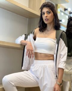 Aishwarya Sakhuja Instagram - You caught me staring at you? But I caught you staring back 😉
.
.
👕: @chkokko 
📍: @byou.in 
.
.
#wednesday #weekdayvibes #photooftheday #instagood #instamood #instadaily #aishwaryasakhuja