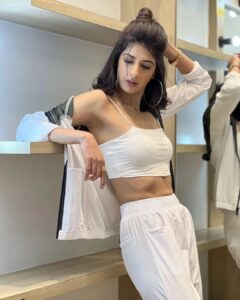 Aishwarya Sakhuja Instagram - You caught me staring at you? But I caught you staring back 😉
.
.
👕: @chkokko 
📍: @byou.in 
.
.
#wednesday #weekdayvibes #photooftheday #instagood #instamood #instadaily #aishwaryasakhuja