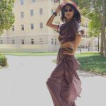 Aishwarya Sakhuja Instagram - Cz it's trending, so why not! 🤩 . . #dance #groove #sway #dancereels #trending #fyp #wednesdayvibes #reels #reelsinstagram #aishwaryasakhuja