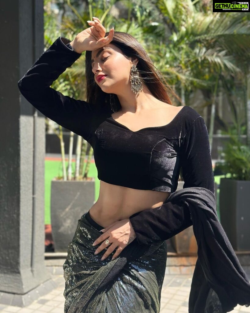 Akanksha Puri Instagram - Desi vibes 🔥❤️ . . Outfit @theoneminutesaree Pic credit @ravishankar28070 . #saree #sun #sunday #sunkissed #ootd #instagram #instagood #fashion #fashionstyle #love #life #fitness #beingme #akankshapuri #❤️