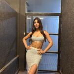 Akanksha Puri Instagram - Sharing some unedited pictures from my recent favourite look ❤️🤩 . . . #style #fashion #iiftaawards #fitness #picoftheday #photooftheday #goodvibes #ootd #prettygirls #music #beingme #akankshapuri #❤️ Styled by @style_byhetvigindra @hetvigindra Outfit @leaclothingco Jewellery @the_jewel_gallery Assisted by @shalu_jaiswani