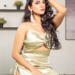 Akansha Chamola Instagram - Happy weekend Instafam💕 📸 @artographybysagar Hmua @nikksmakeupartist @nikksmua . . . . . . . . . . . . . . . . . . . #reels #trendingreels #instamood #funnyreels #reelkarofeelkaro #fashionreels #instahair #instafashion #instalook #instamakeup #photoshootideas #lookbook #fashiongram #curvyfashion #curvyconfidence #curvesarebeautiful