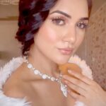 Akansha Chamola Instagram - self obsession ki dukaan 🙃🙃🙃😜 … . . . . . . . . . . . . . . . . . . . . . . . . #selflove #selfcare #reelsinstagram #trendingreels #reelsindia #reelgram #reelitfeelit #wakeupandmakeup #makeuplover #instahair #instamakeup #glammakeup #lookbook #makeupideas #reelideas #glowup