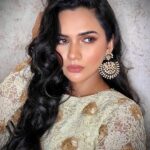 Akansha Chamola Instagram - Nude Lipstick are always in trend💫 dolled up this gorgeous @akankshagkhanna 💞 #indianlook . . #nikksmakeup #nikksmakeupartist #makeup #artist #akankshakhanna #Makeupartistworldwide #mua #celebshoot #makeuptransformation #bridalmakeup #bridallook #Makeuplooks #explorepage #Indianbride #Luxurywedding #makeupartistry #celebritymua Malad West