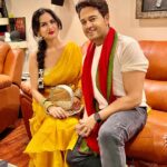 Akansha Chamola Instagram - Last of this series ….. where @gauravkhannaofficial managed 3 costume changes 😝😝😝😝 . . . . . . . . . . . . . . . . . . . . . . . #couplegram #karwachauth #indianfestival #couplegoals #marriedlife #cutecouples #couplestyle #lookbook #sareefashion #instalike #instagood #love #gratitude #blessed