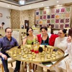 Akansha Chamola Instagram - INternet was down for a couple of hours ; so spent some time with Family , they seem like GOOD PEOPLE 😜…….. And good people should be taken out for great lunch outings 🥗🥗 #family #lunchout #maharajabhog #indianfood #thali #indianthali
