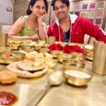 Akansha Chamola Instagram - INternet was down for a couple of hours ; so spent some time with Family , they seem like GOOD PEOPLE 😜…….. And good people should be taken out for great lunch outings 🥗🥗 #family #lunchout #maharajabhog #indianfood #thali #indianthali