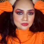 Akansha Chamola Instagram - how i behave normally v/s how i behave while posing 😝 . . . . . . . . . . . . . . . . . . . . . . . . . . #weekendvibes #instalike #instapic #instamakeup #instahair #prettygirls #orangeeyeshadow #colourpop #wakeupandmakeup #makeuplover #lookbook #fashiondiaries #makeupideas #wethairlook #happy #instalove #trending
