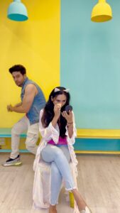 Akansha Chamola Instagram - Dont try this at home .... 😁🤣😂
.
.
.
.
.
.
.
#gauravkhanna #anujkapadia #akankshagkhanna #Mr&MrsKhanna #funreels #jusforfun #couplefun #funnyreels #dnttrythisathome #reelkarofeelkaro #instareels #funnyreels #comicreels #funnycouple #magic #style