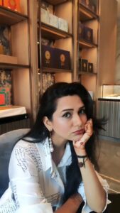 Akansha Chamola Instagram - This Diwali Create ur #meethamoment @meethamumbai 
.
.
.
.
.
.
.
.
.
.
.
..
.
.
.
.
.
#couplegoals  #couplegram #reeltoreel #reelsinstagram #reelkarofeelkaro #reelsindia #reelgram #trending #kallasohnanai #gauravkhanna #marriagediaries #couplefashion #couplefashion