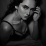 Akansha Chamola Instagram - ♠️♠️♠️ 📸@vivanbhathena_official 💄@tejasshahmakeuporiginal 💇‍♀️@hairstylist_jennny . . . . . . . . .. . ... . . . . .. . . . #bnwportraits #blackandwhite #portraitphotography #photooftheday #photoshootideas #photoshoot #pictureperfect #fashionphotography #fashiondiaries #lookbook #portfolioshoot #portraitsdaily #portraitinspiration #instaeyes #instalook #stylegram #instagirls💋 #trending #lit #instamood #sensuelle