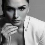 Akansha Chamola Instagram - Be stronger than your excuses....... 📸@vivanbhathena_official 💄@tejasshahmakeuporigi all 💇‍♀️@hairstylist_jennny . . . . . . . . . . . . . . .. .. .. . . . . #bnwmood #bnwphotography #bnwportraits #portraitsdaily #portraitphotography #fashionphotography #fashiondiaries #fashionnova #fashionshoot #fashiongram #powerdressing #portfolioshoot #newlook #classy #igdaily #tweegram #lookbook #ootdfashion #instamakeup #instahair #instaface #instalook #fashionista #slay #instacool #strongwoman #strongisbeautiful