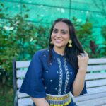 Aksha Pardasany Instagram - Wish your day was as pretty as my jhumkas ☘️ #shoot #shootdiaries