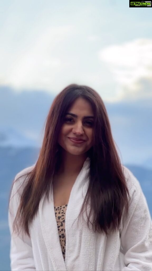 Aksha Pardasany Instagram - What you seek, you find ❤️ Thank you @whitemuskresort for hosting me and so beautifully at that! 📸 @kaushal_dp #mountains #love #travel #himachalpradesh #manali #sethanvillage #hamptapass #actor Manali Himachal Pardesh