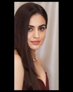 Aksha Pardasany Instagram - Zoya ka Shubh Nikah Ho raha hai. In theatres now ❤️

Make up @koreavinash 
Hair Mansi 
📸 @my_fashion_click 

#ShubhNikah #cinema #theatre #premiere #premierenight #makeup #fashion #photography #portraitphotography