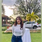Akshara Gowda Instagram - Let the evening BE-GIN 🍹 #BeGIN PS ( swipe to see where I got my caption from ) 🤣😂 PC - @fatheroffloki 🥰🫶❤️ #aksharagowda #stylishtamilachi #stylishtamizhachi #aksharagowdabikki #goldenhour #nofilter #goldenhourlove #sundowner #weekend #sunset #sunsetlovers #makingmemories #nostalgia #friday