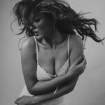 Akshara Gowda Instagram - VIBING Shot by @shaktismaran Makeup & Hair by @saikrishnabandari Styled by @praptigarg #coffeelover #skincare #aksharagowda #stylishtamilachi #aksharagowdabikki #stylishtamizhachi #dancing Hand On Heart Studio
