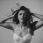 Akshara Gowda Instagram - Right here , Right now !! 🫶 Shot by @shaktismaran Makeup & Hair by @saikrishnabandari Styled by @praptigarg #coffeelover #skincare #aksharagowda #stylishtamilachi #aksharagowdabikki #stylishtamizhachi #dancing Hand On Heart Studio