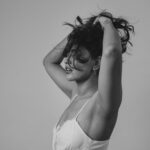 Akshara Gowda Instagram - Memento 🤍 Shot by @shaktismaran Makeup & Hair by @saikrishnabandari Styled by @praptigarg #coffeelover #skincare #aksharagowda #stylishtamilachi #aksharagowdabikki #stylishtamizhachi #dancing Hand On Heart Studio