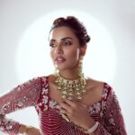Akshara Gowda Instagram - Wine 🍷 Photography: @girish_rajput_photography Retouch / post : @the_pixchanger Makeup : @manjiri_trivedi Hair: @priya_annareddy Stylist : @jaadu_sidhu Wearing: @kalighataindia , Jewellery: @zevar_geeta Location courtesy: @studio211mumbai Shoot coordinated : @sumbul_enroute #coffeelover #skincare #aksharagowda #stylishtamilachi #aksharagowdabikki #stylishtamizhachi #dancing Studio 211