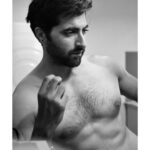 Akshay Oberoi Instagram - What's cooking, good looking? 😉 #Friday #FridayVibes