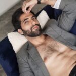 Akshay Oberoi Instagram - ऐसे न मुझे तुम देखो 👀 #Friday #FridayFeeling