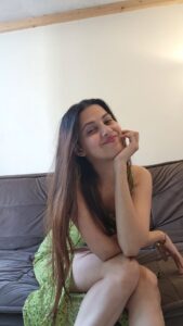 Alice Kaushik Instagram - Purely for the love of this song 🎵❤️
