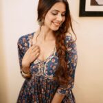 Alice Kaushik Instagram - Aur sabse haseen tera pyaaaar, tu jaane naaa ❤️ 🎶 #JustMeAndMyLoveForOldSongs 📸: @_psudo_