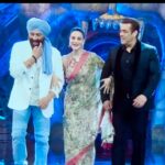 Ameesha Patel Instagram - Had a blast promoting GADAR 2 last evening at the Grand Finale of Big Boss Season 16 with my two hunks and true blue super star friends @iamsunnydeol n @beingsalmankhan Styled by @rockystarofficial @rockystar100 Glam @jaywantthakre Hair @poojaudeshihairdesigns 💖💖💯🧿🧿✔️👏🏻👏🏻👍🏻👍🏻