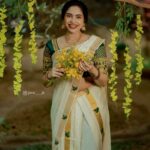 Ameya Mathew Instagram - ഈ വിഷു കാലത്ത് സ്നേഹത്തിന്റെയും സമാധാനത്തിന്റെയും സമൃദ്ധിയുടെയും കണിക്കൊന്നകൾ ഏവരുടെയും ജീവിതത്തിൽ പൂത്തുലയട്ടെയെന്ന് പ്രാർത്ഥിക്കുന്നു. ഏവർക്കും എന്റെ ഹൃദയം നിറഞ്ഞ വിഷു ആശംസകൾ…🌾💐💫✨🤩 . . 🎥 @jinu____jk @aju_bhuvanendran 💄 @soniyamakeoverstudio 🥻 @jishnuandvishnu 📍 @kalpadiyil Ornaments @magmatvm . #happyvishu #🌼 Trivandrum, India