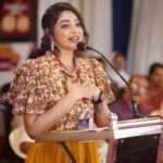 Ameya Mathew Instagram - കോഴിക്കോടൻ ഹൽവ പോലെ അതിഗംഭീരമായൊരു ദിവസം...😌 Thank You @kmo_college for making this day wonderful ! 🤩 @misticas.kmoc . . 👗 @chakitha_designs @janaki_remya 😘 💄 @mallumakeupchica 😘 Calicut, India