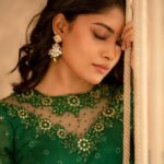 Ammu Abhirami Instagram - பறந்து போகின்றேன் சிறகி்ல்லாமல்🤍 கவிதை ஆகின்றேன் மொழியில்லாமல்🤍 Outfit @nirali_design_house Lens @camerasenthil Mua @makeup_by_kez Hair @banu_hairstylist_sareedrapist Jewellery @challani_jewellery Organized by @rrajeshananda