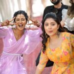 Ammu Abhirami Instagram - Everything about them🤍 Everything about this set🤍 Everything about this entire experience is just🥹🤌🏻🧿! Little did I know this show would give me bonds that I would happily carry till eternity🥹🧿… Forever thankful, grateful🤍 #omnamahshivaya ✨ Pc: Beautifully captured by @dhanush__photography ☺️.